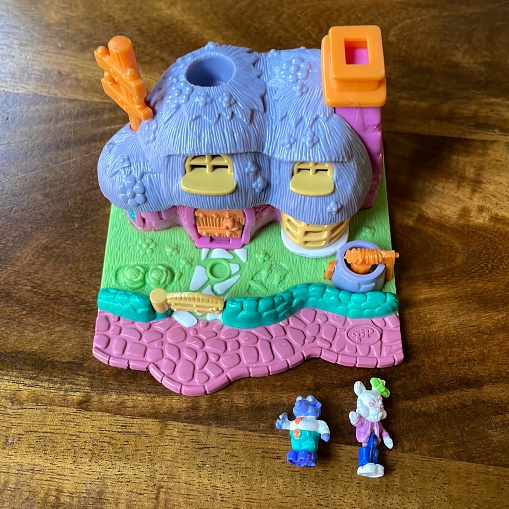 Adorable Bluebird Polly Pocket Rabbit house with Belinda Bunny and Murray Mole